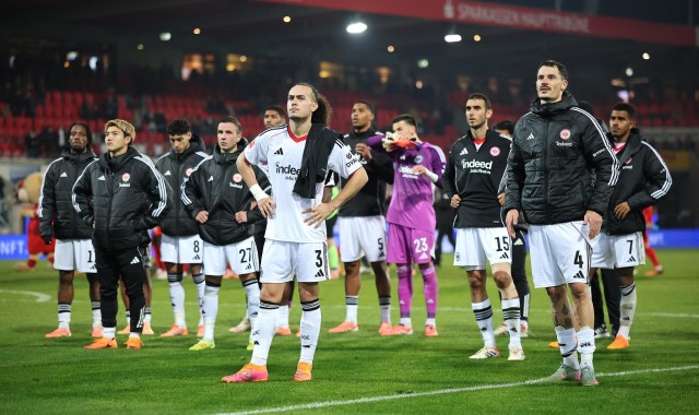 只是为了金菠萝吗？法兰克福“每根头发都竖了起来”