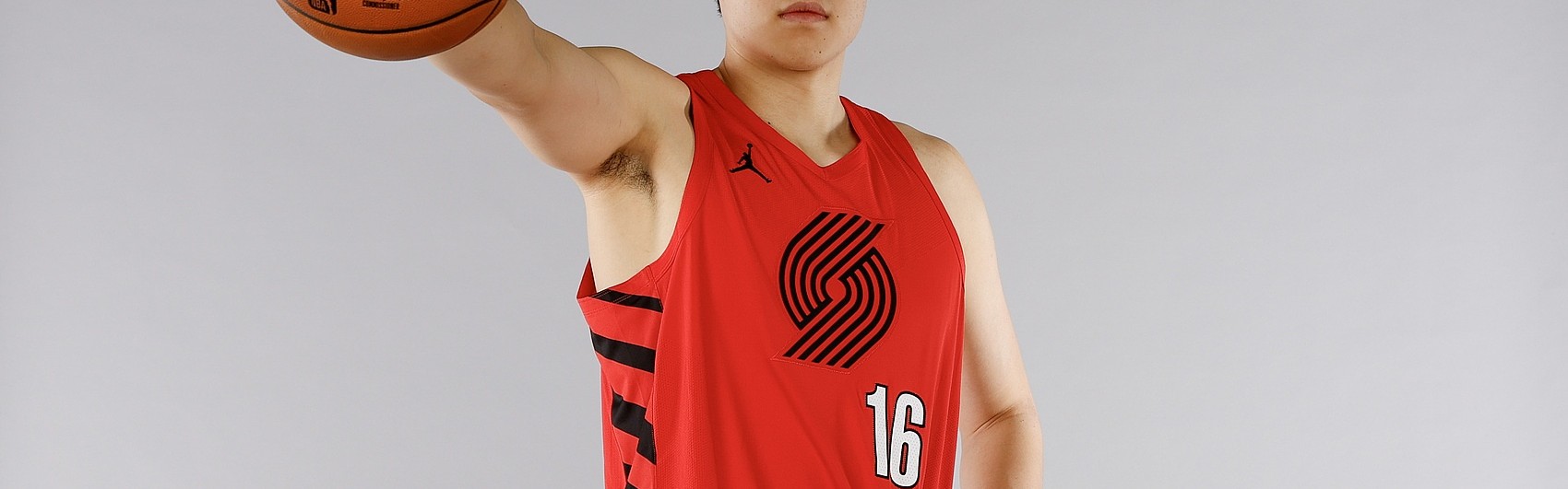 中国球员常规赛首秀表现如何？易建联9分最高 强如姚明首战0分2犯