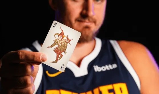 博鱼赛事资讯-约基奇十连胜期间场均25.2分14.4板12.7助1.3断，命中率55%